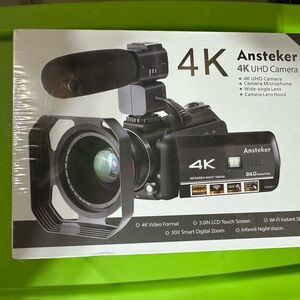 4K UHD Black Camera with Microphone